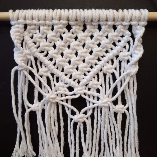 Learn to make a Macrame wall hanging